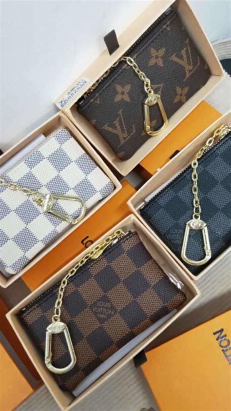 louis vuitton keychain women|keychain louis vuitton wallet.